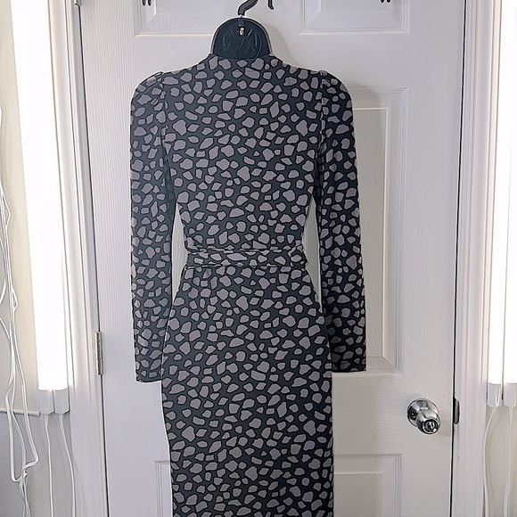 🔥 🔥 🔥 ALERT. POA! NWT WRAP AROUND 👗. It just don’t get NO BETTER. Maxi fit! - Picture 11 of 12